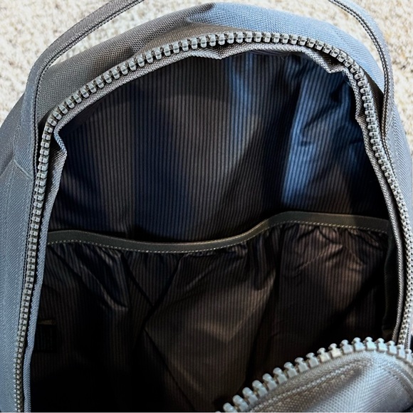 Herschel Supply Company Miller Backpack in Gargoyle Gray 32L 17.5"×12.5"x 7" NEW - Picture 8 of 16